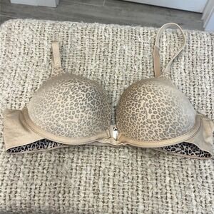 Wonderbra Logo Cheetah Leopard On Inside Beige Print on Exterior Size 38B